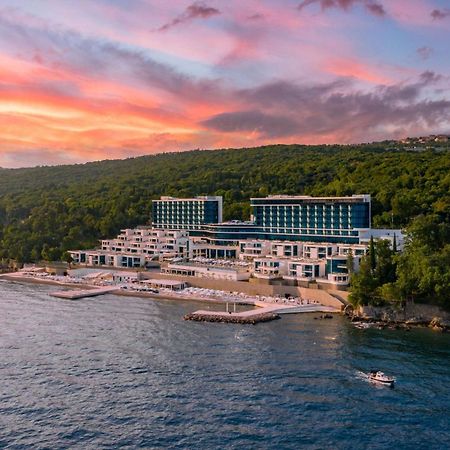 Hilton Rijeka Costabella Beach Resort And Spa Exteriör bild