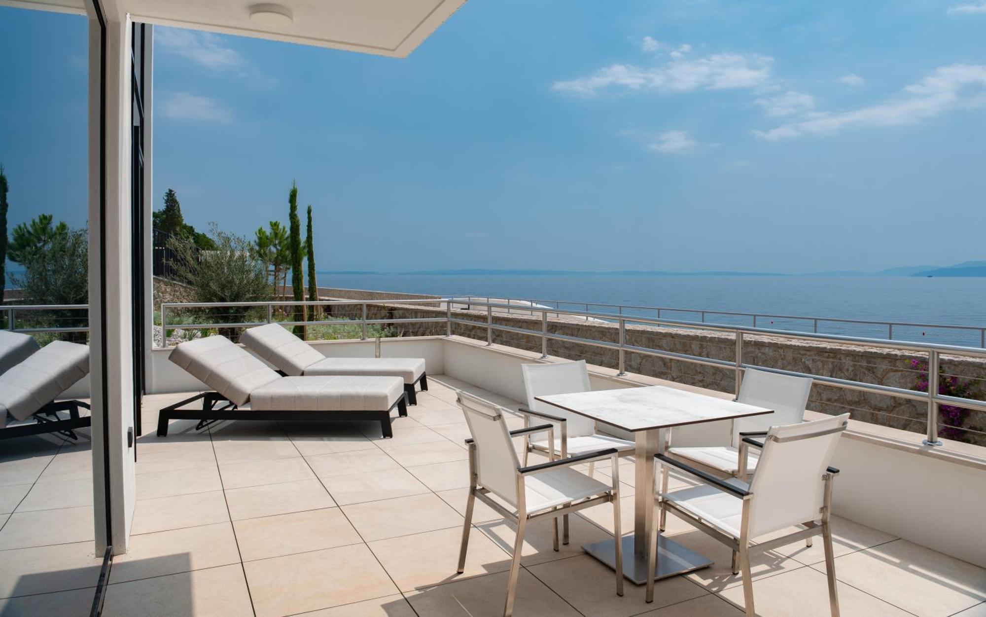 Hilton Rijeka Costabella Beach Resort And Spa Exteriör bild
