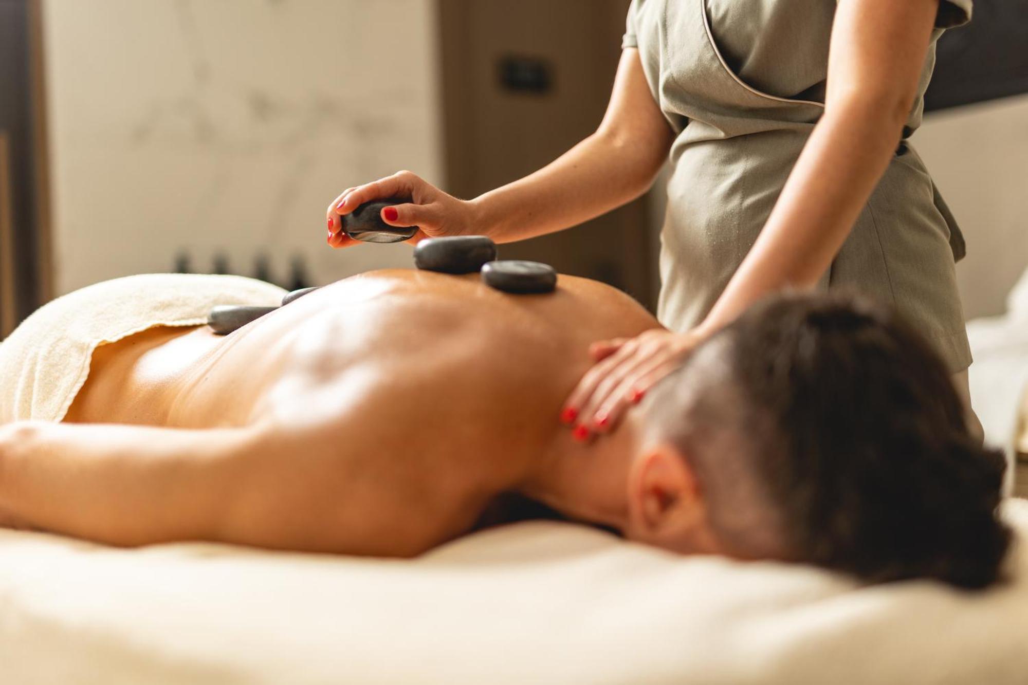 Hilton Rijeka Costabella Beach Resort And Spa Exteriör bild Hot stone massage