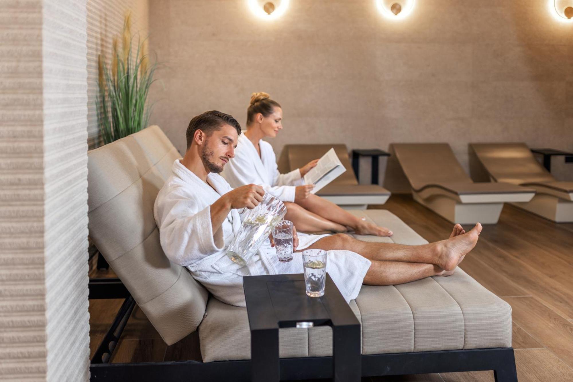 Hilton Rijeka Costabella Beach Resort And Spa Exteriör bild Spa
