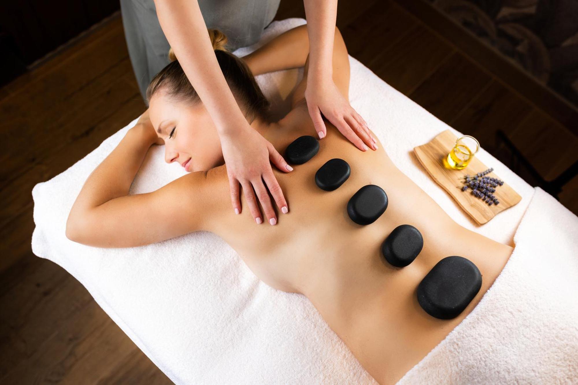 Hilton Rijeka Costabella Beach Resort And Spa Exteriör bild Hot stone massage