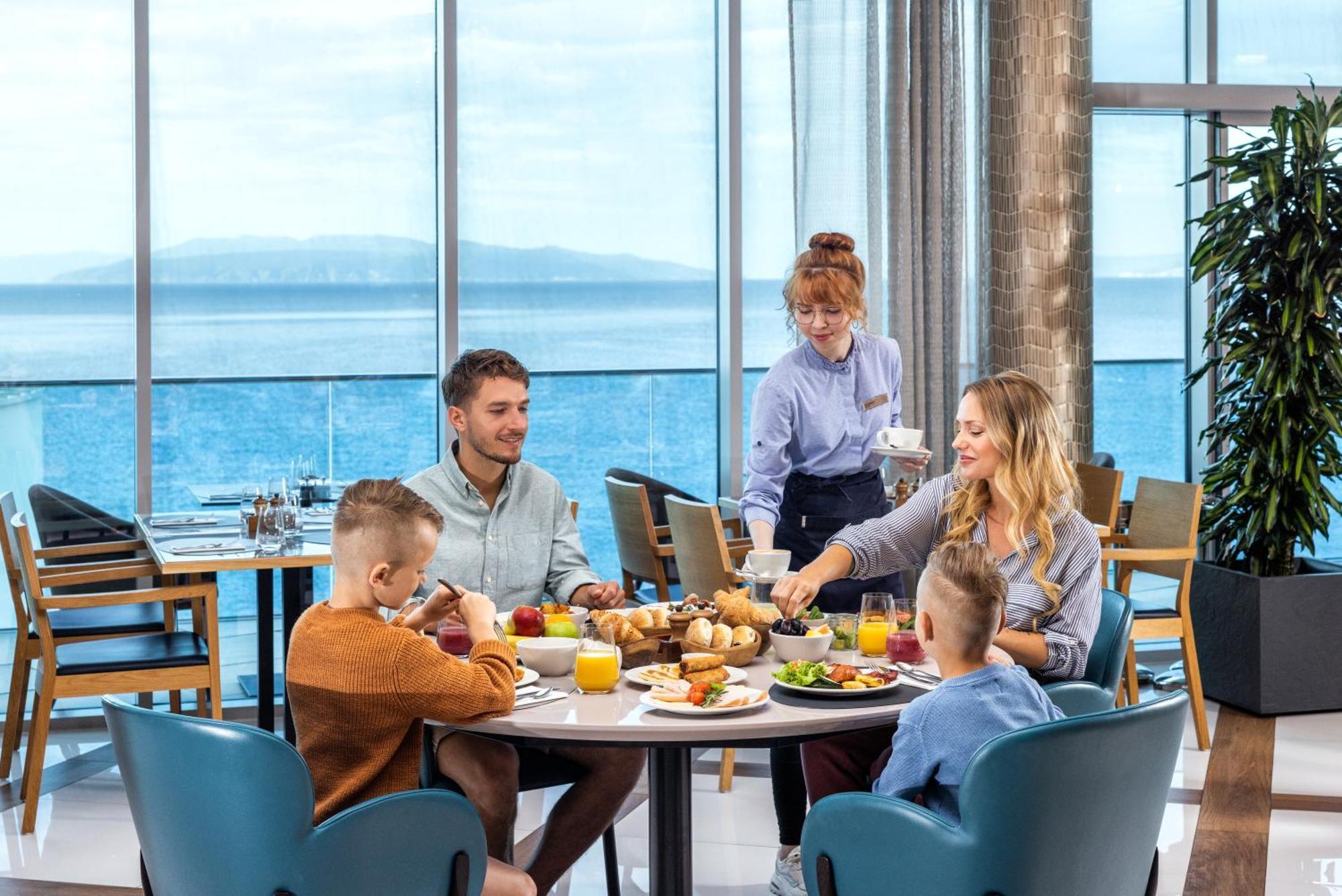 Hilton Rijeka Costabella Beach Resort And Spa Exteriör bild Family dining at the airport