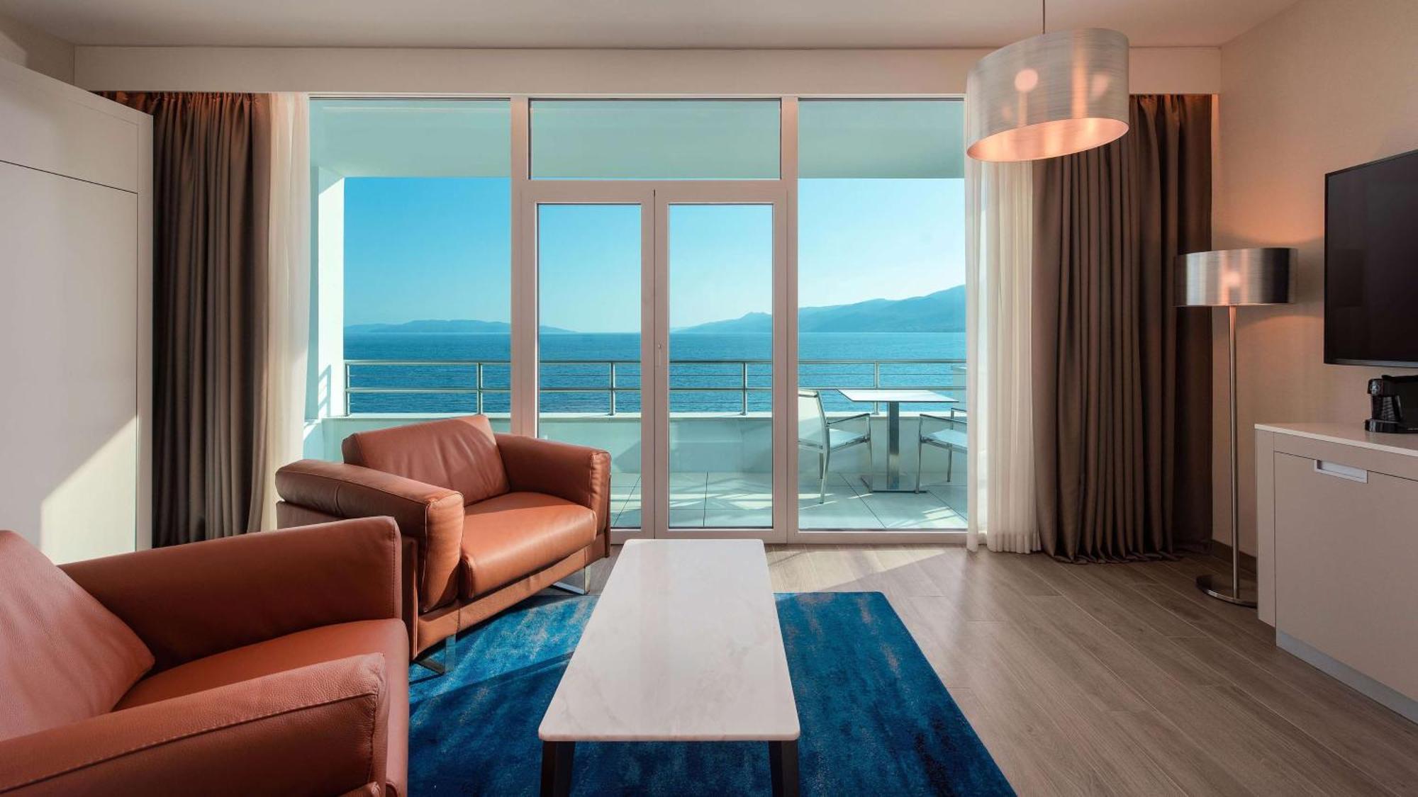 Hilton Rijeka Costabella Beach Resort And Spa Exteriör bild