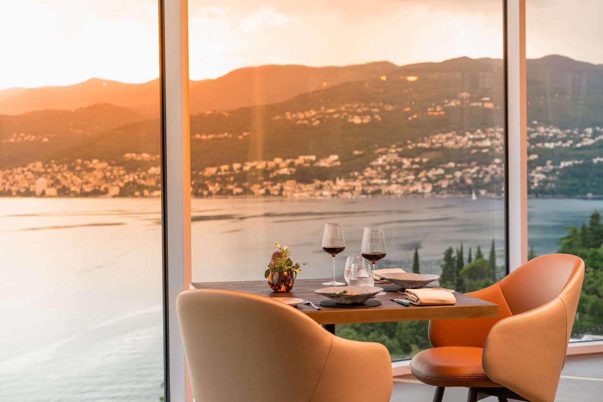 Hilton Rijeka Costabella Beach Resort And Spa Exteriör bild View from the restaurant