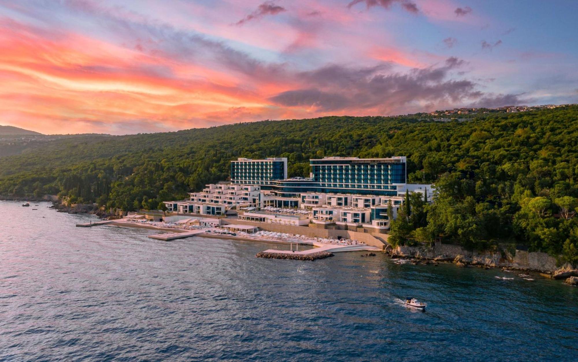 Hilton Rijeka Costabella Beach Resort And Spa Exteriör bild