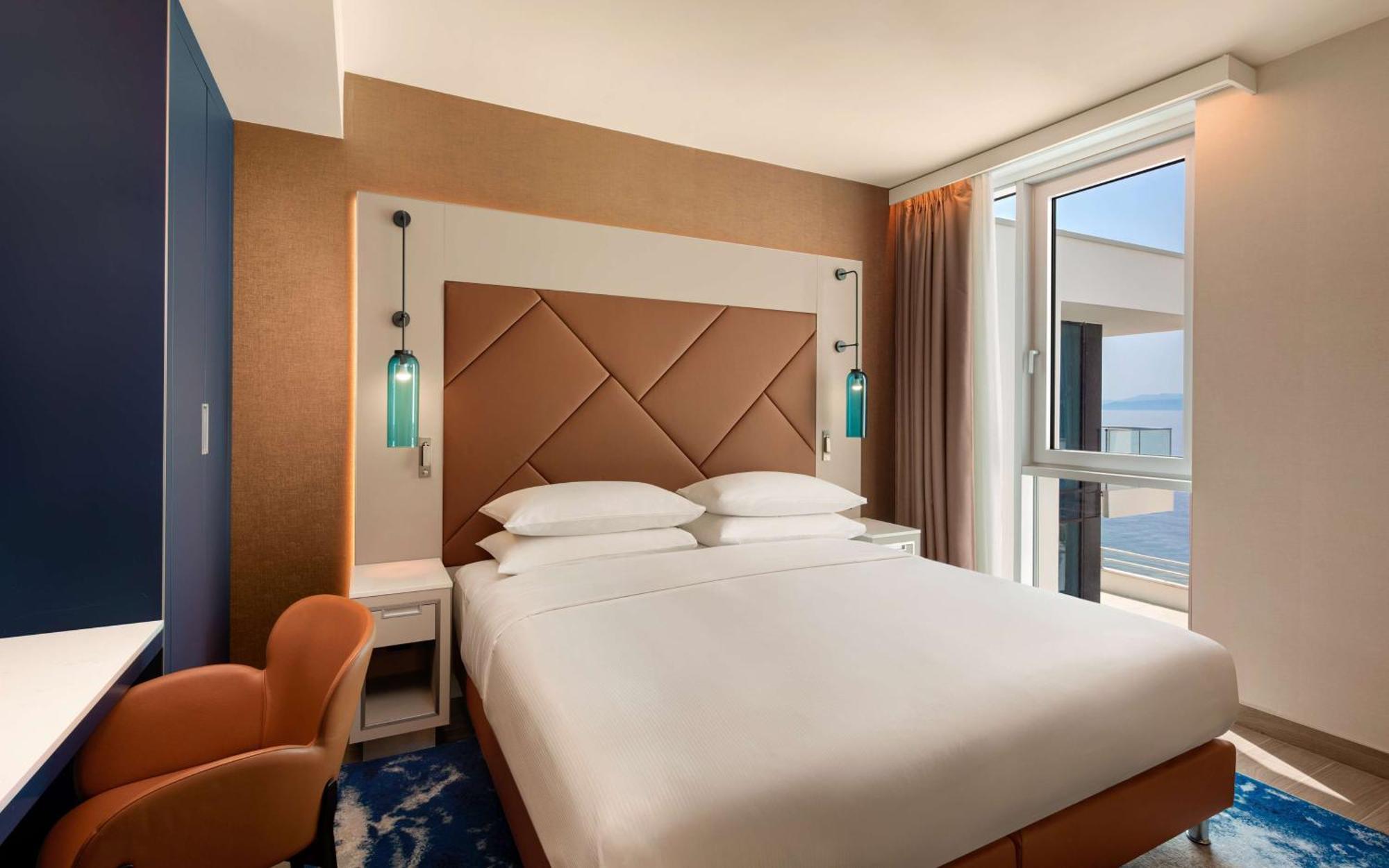 Hilton Rijeka Costabella Beach Resort And Spa Exteriör bild A bedroom at the hotel