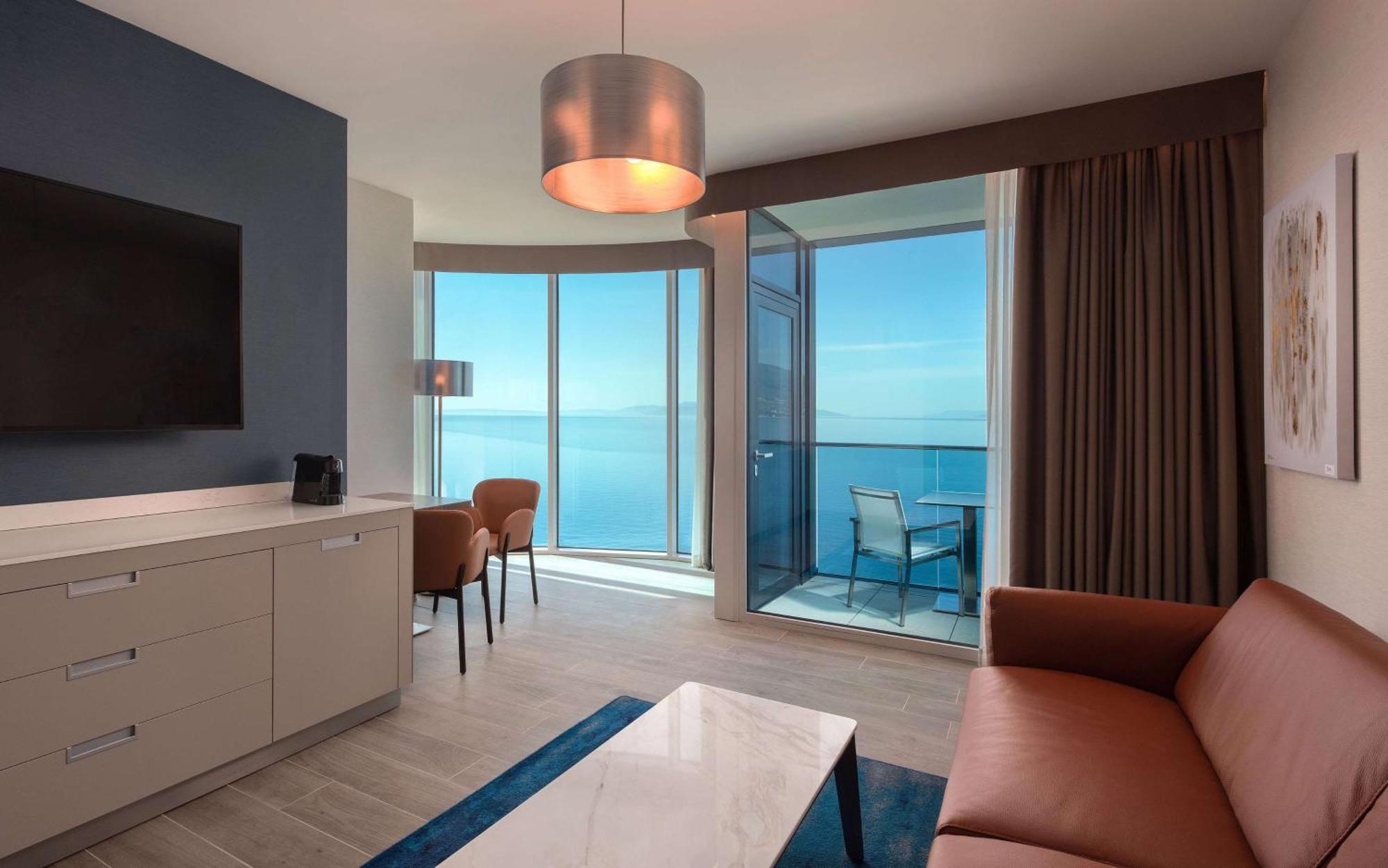 Hilton Rijeka Costabella Beach Resort And Spa Exteriör bild A suite at the Hilton London West End